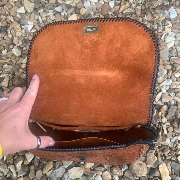 Vintage hand tooled leather turn lock purse - Picture 8 of 13